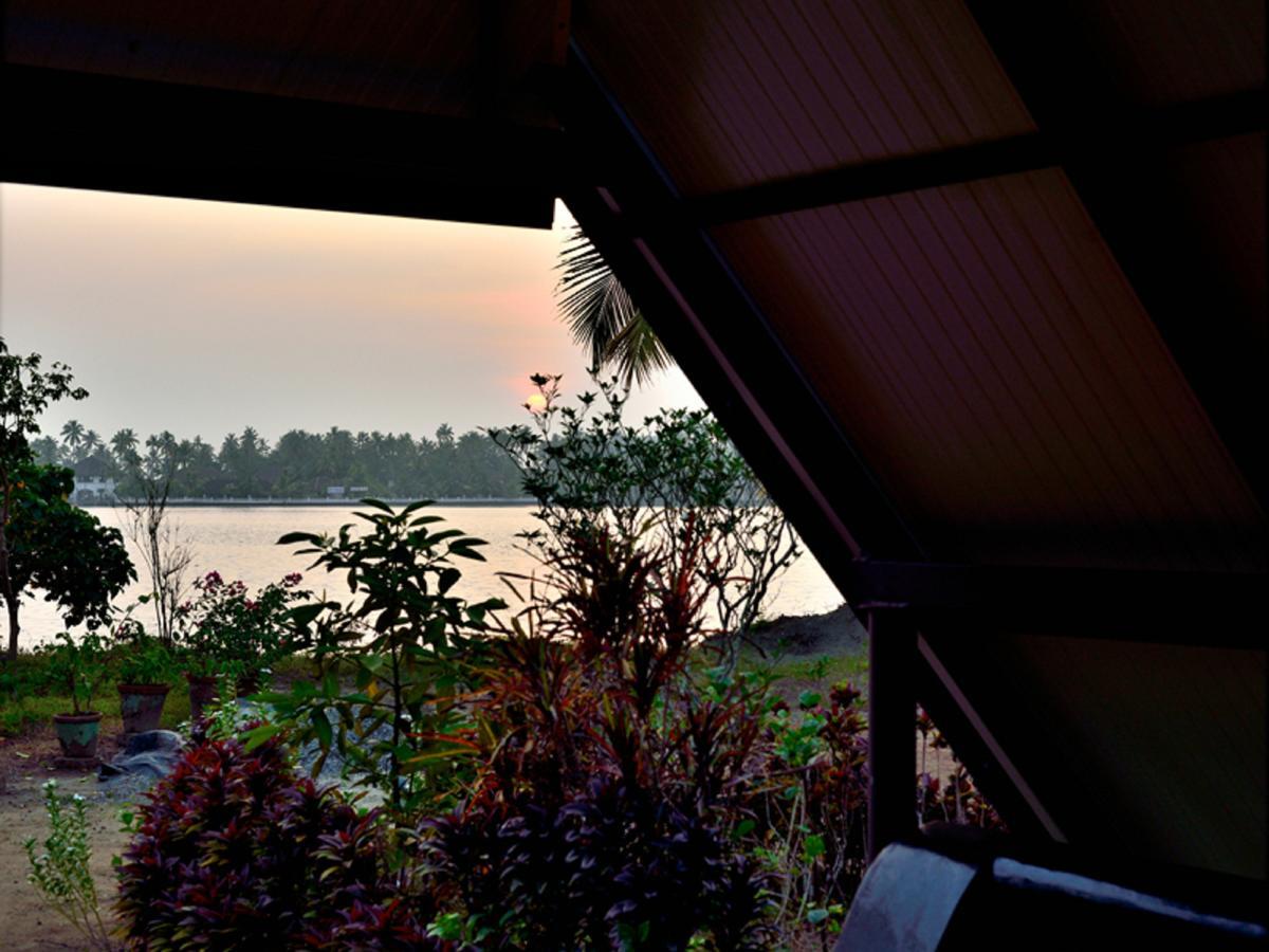Kadaloram Beach Resort Kochi Extérieur photo
